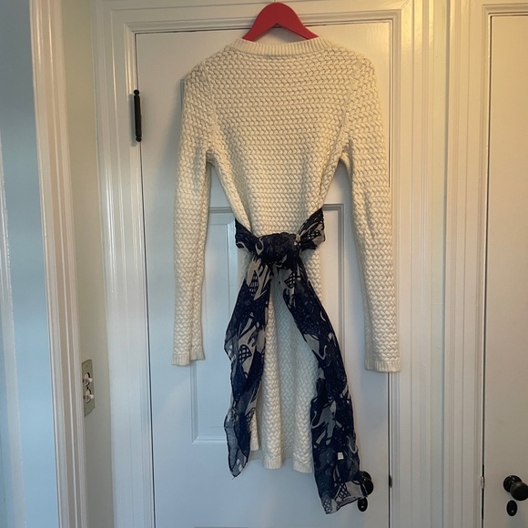 Sheer Blue and White Elephant Scarf 🧣 - Picture 6 of 14